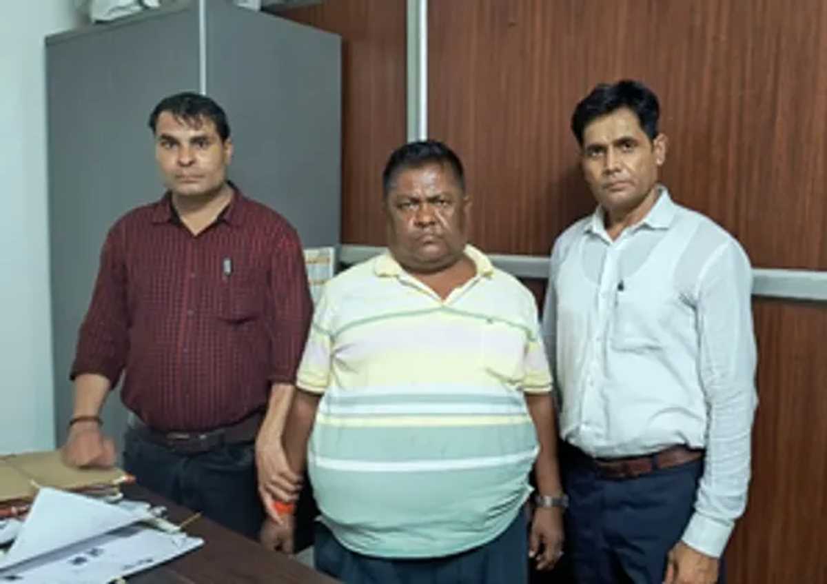 भोपाल में बीडीए का बाबू 40 हजार रुपये की रिश्वत लेते पकड़ा गया भोपाल में बीडीए का बाबू 40 हजार रुपये की रिश्वत लेते पकड़ा गया